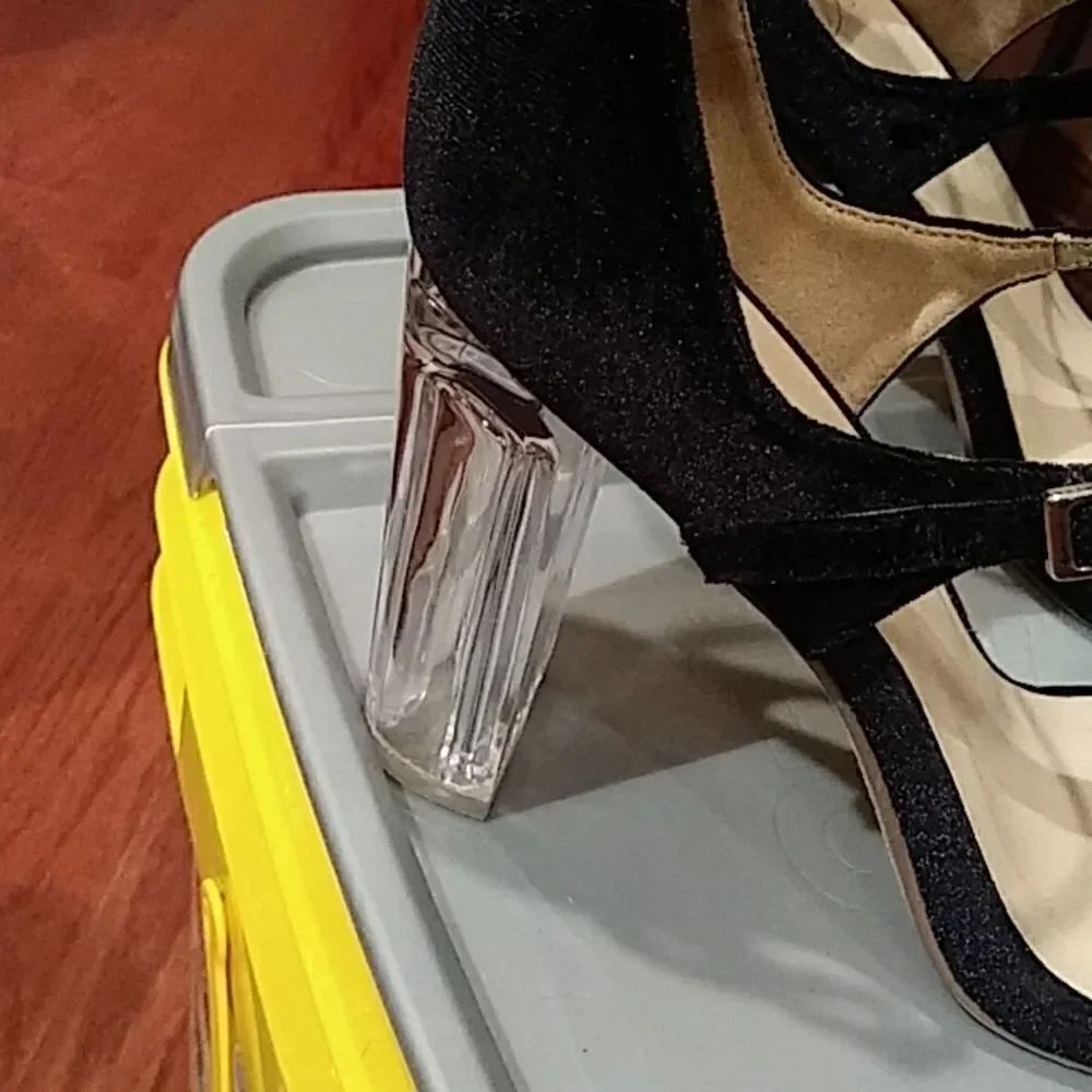 D. Shoes. - Picture 11 of 17